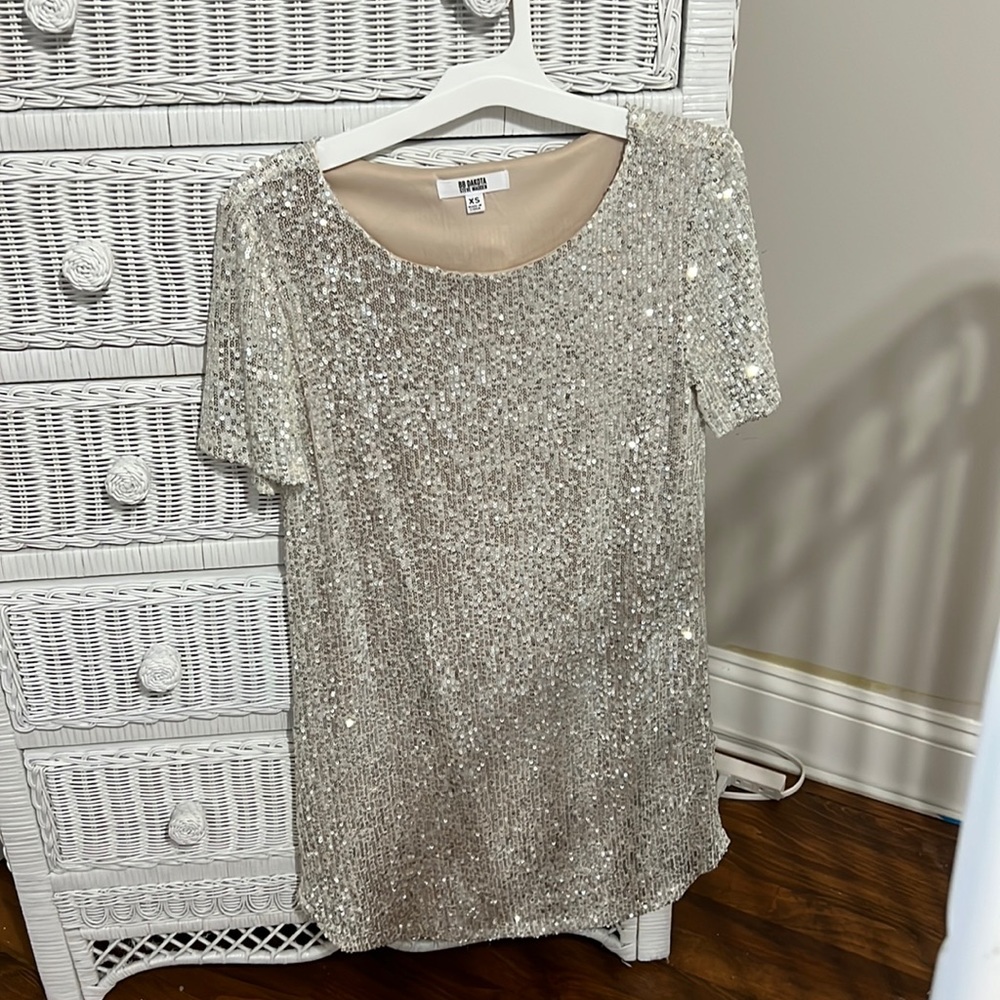 BB Dakota Silver Sequin Tee Shirt Dress